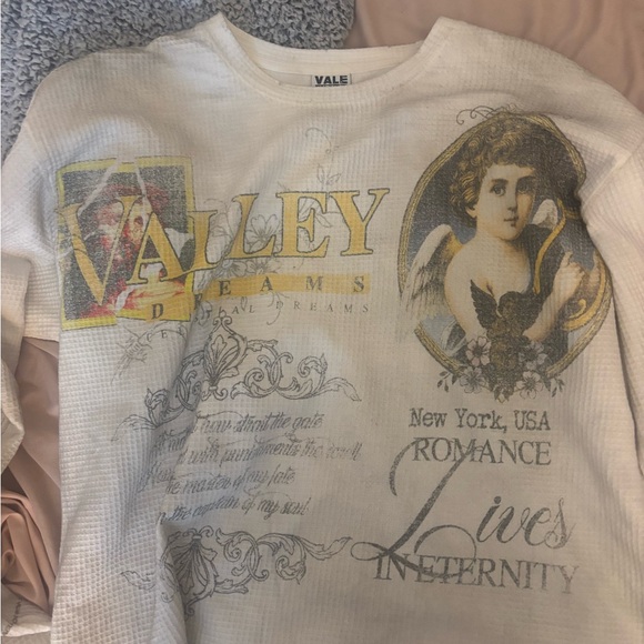 Valley Dreams Graphic Designer Longsleeve Tee
